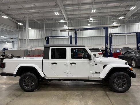 New 2026 Jeep Gladiator Sport image 2