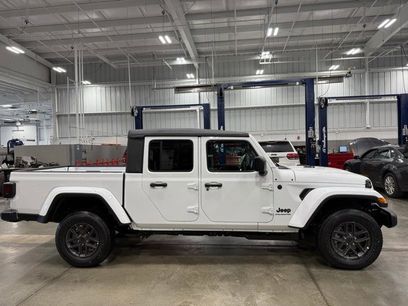 New 2026 Jeep Gladiator Sport