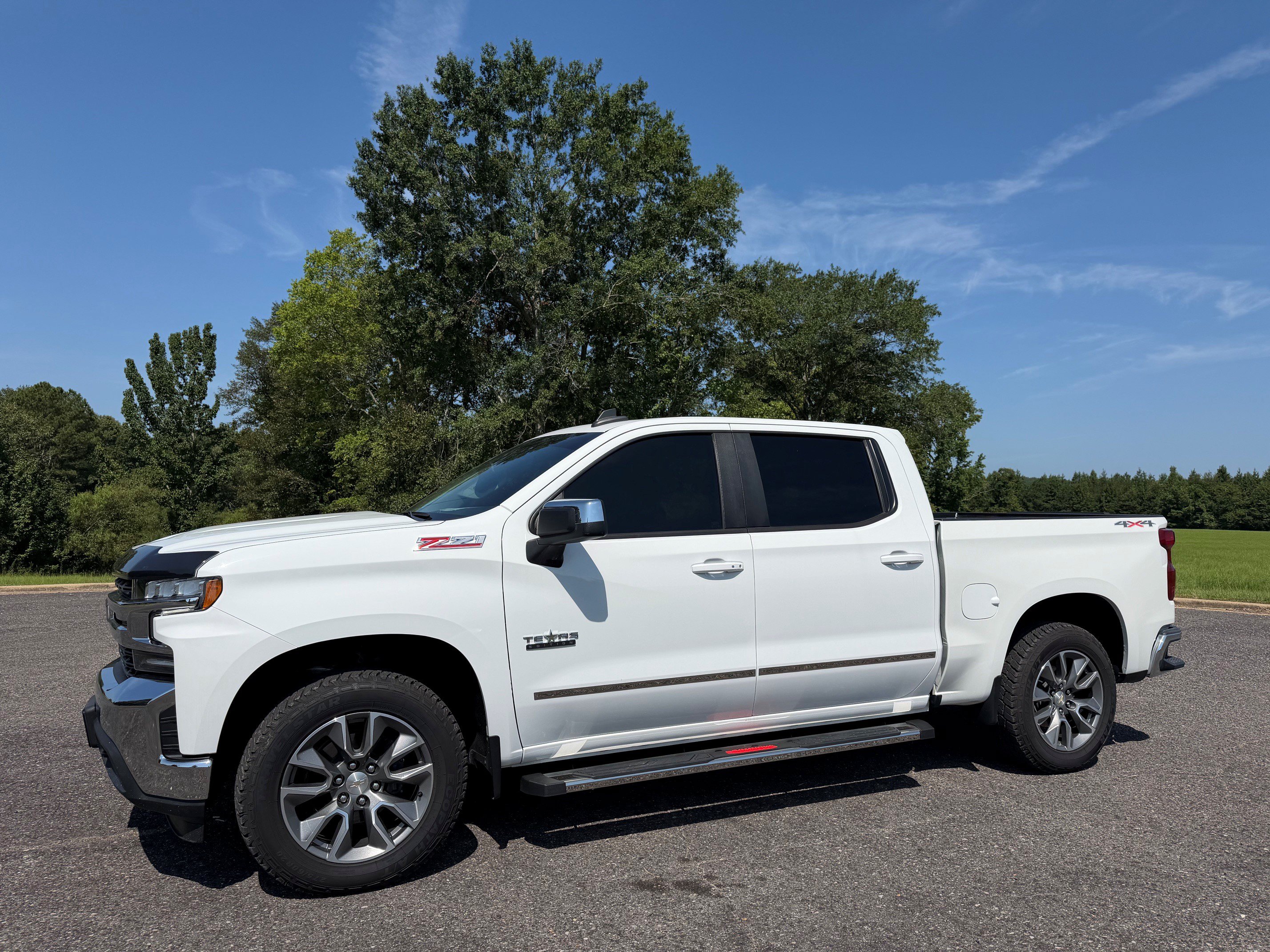 Used 2022 Chevrolet Silverado 1500 LT AWD/4WD image 1