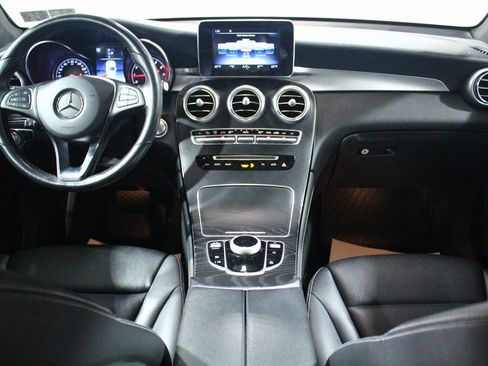Used 2018 Mercedes-Benz GLC 300 4MATIC image 4