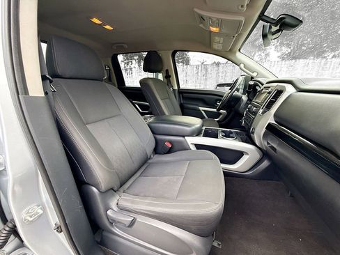 Used 2019 Nissan Titan SV w/ SV Convenience Package AWD/4WD image 30