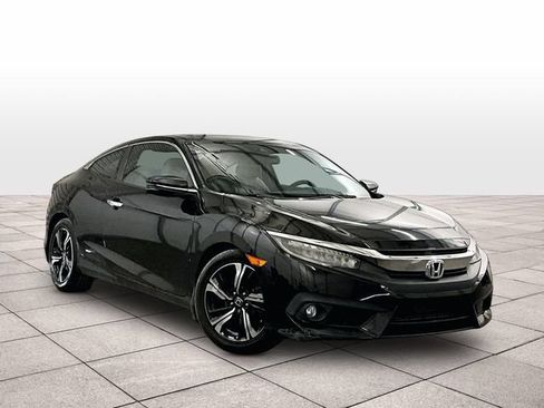 Used 2017 Honda Civic Touring image 2