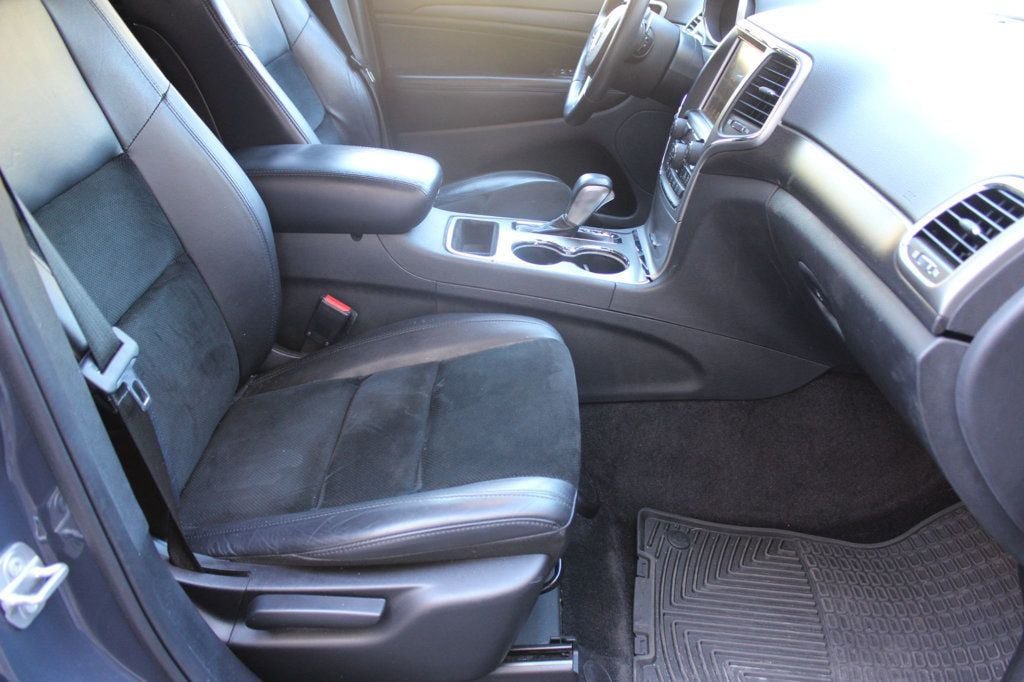 Used 2017 Jeep Grand Cherokee Altitude AWD/4WD image 25