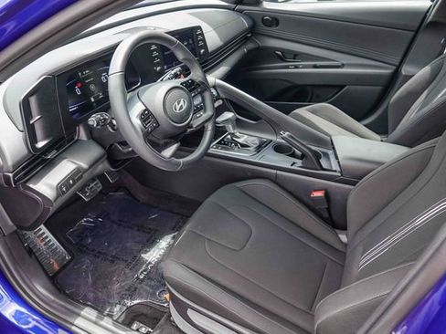 Certified 2025 Hyundai Elantra Sport FWD image 17