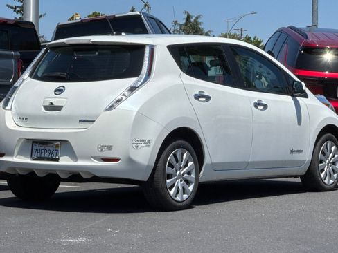 Used 2015 Nissan Leaf S w/ Charge Package FWD image 5