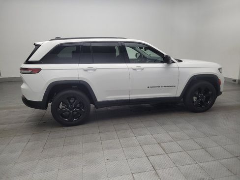 Used 2023 Jeep Grand Cherokee Limited w/ Black Appearance Package AWD/4WD image 10