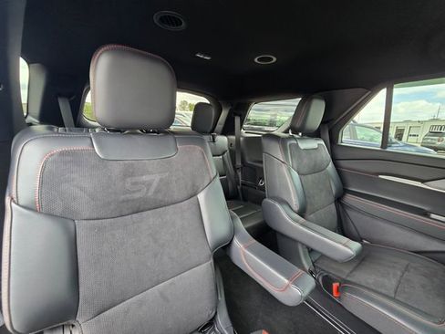 Used 2025 Ford Explorer ST image 17