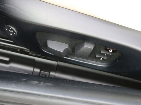 Used 2013 BMW 335i Convertible image 26