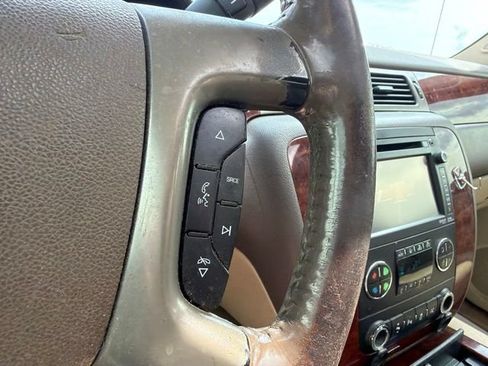 Used 2013 Chevrolet Avalanche LTZ RWD image 36