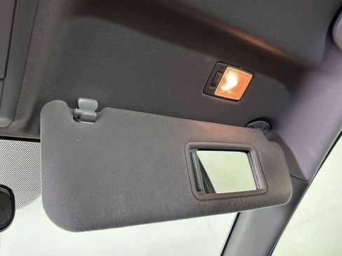 Used 2004 Toyota Prius FWD image 39