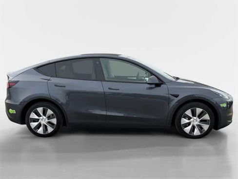 Used 2023 Tesla Model Y Long Range image 13