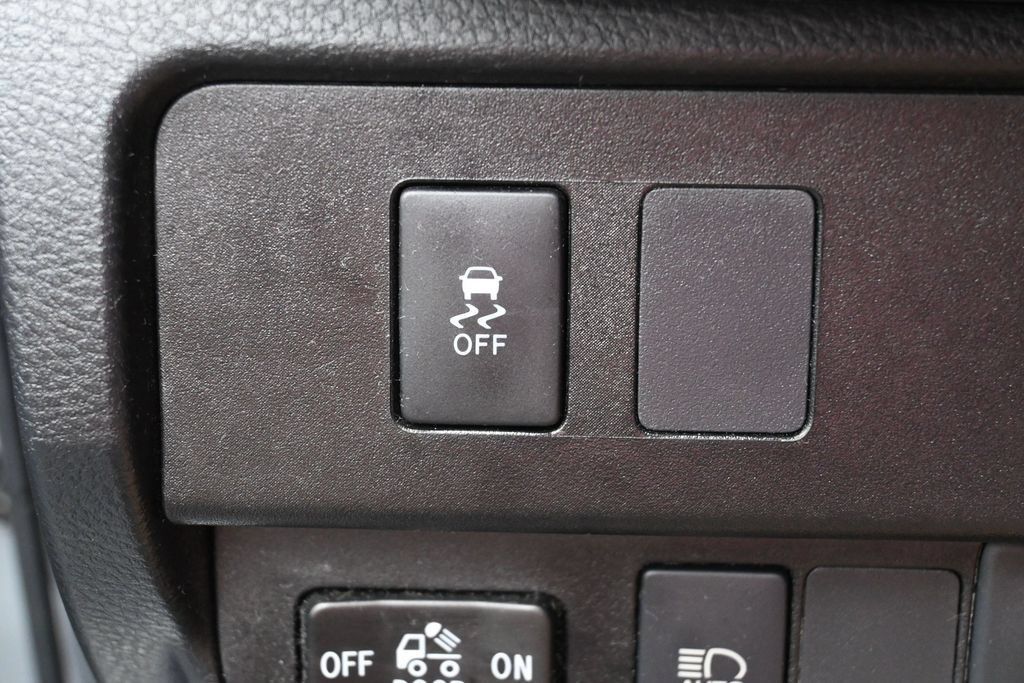 Used 2023 Toyota Tacoma SR5 AWD/4WD image 14