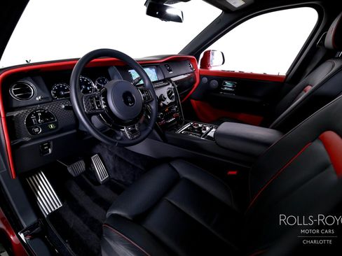 Used 2022 Rolls-Royce Cullinan Black Badge image 4