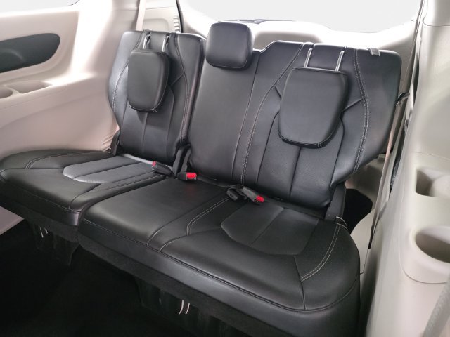 Used 2024 Chrysler Pacifica Touring-L FWD image 36