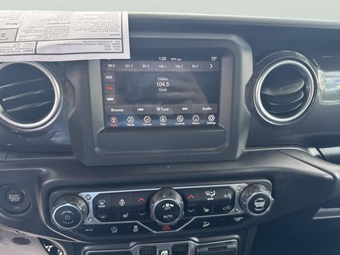 Used 2020 Jeep Wrangler Unlimited Sahara AWD/4WD image 16