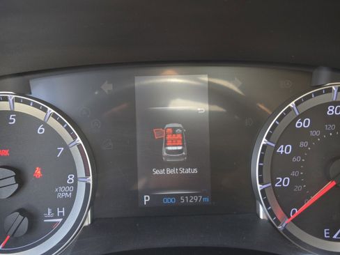 Used 2020 Toyota Highlander LE FWD image 16
