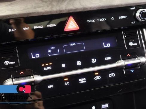 Used 2024 Kia Carnival EX FWD image 24