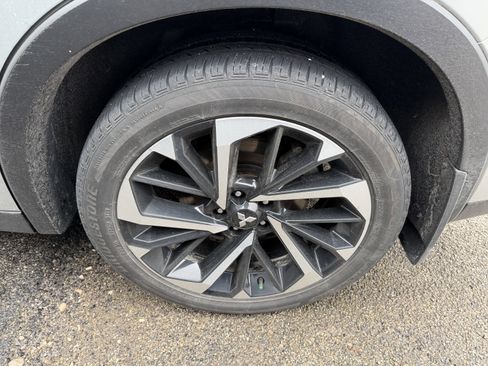 Used 2024 Mitsubishi Outlander AWD image 10