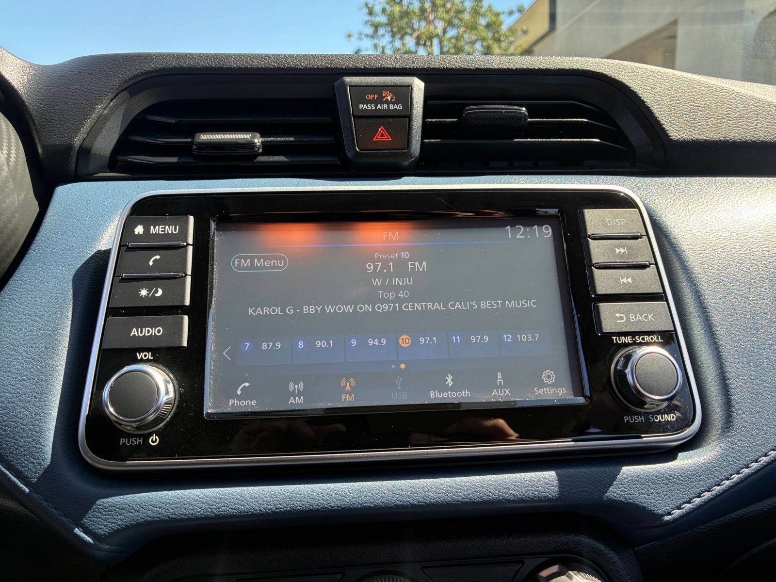 Used 2025 Nissan Versa SV FWD image 19