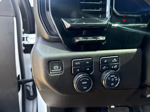 Used 2024 Chevrolet Silverado 2500 ZR2 w/ Technology Package AWD/4WD image 18