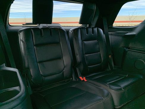 Used 2017 Ford Explorer XLT w/ Equipment Group 202A image 32