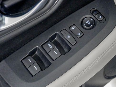 Used 2023 Honda HR-V LX image 17