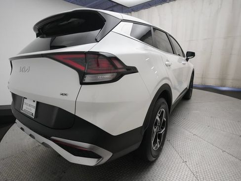 Used 2023 Kia Sportage LX AWD/4WD image 13