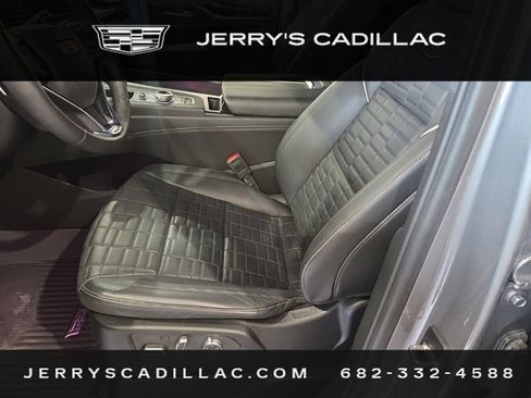 Used 2024 Cadillac Escalade ESV V AWD/4WD image 7