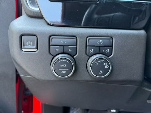 Used 2023 Chevrolet Silverado 1500 LT image 12