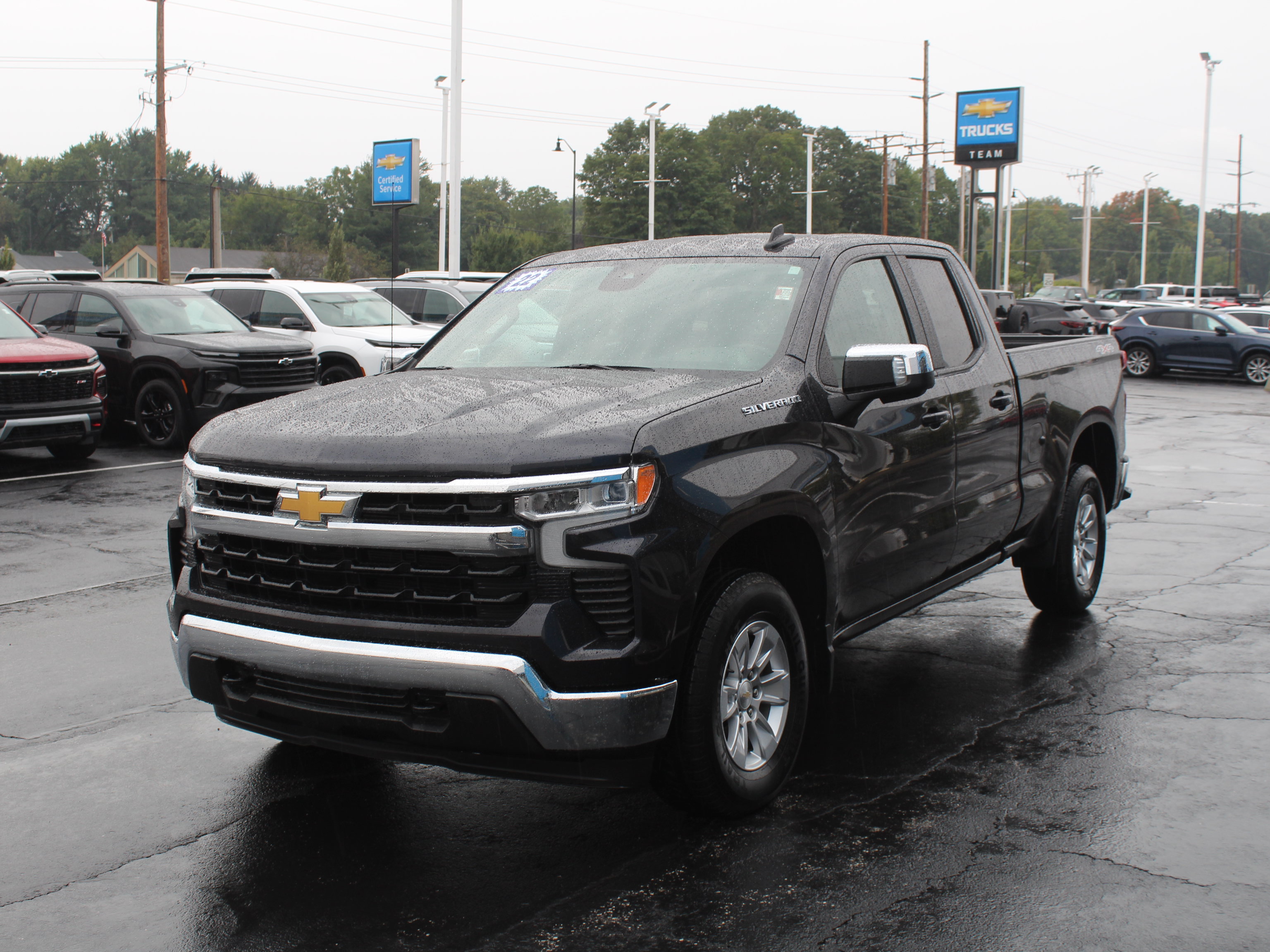 Used 2022 Chevrolet Silverado 1500 LT w/ Safety Package AWD/4WD image 10