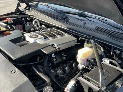 Used 2019 Cadillac Escalade Luxury image 9