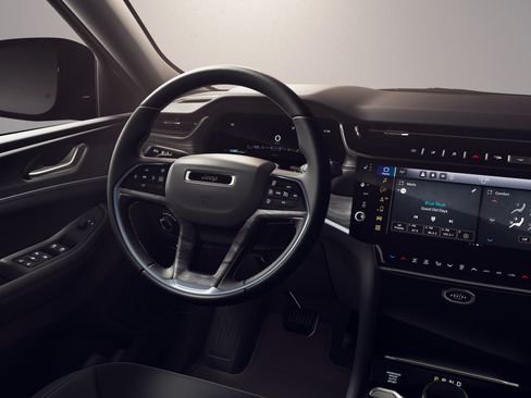 New 2026 Jeep Grand Cherokee Altitude AWD/4WD image 9