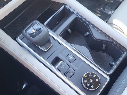 Used 2023 Nissan Pathfinder SL AWD/4WD image 11