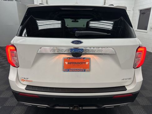 Used 2022 Ford Explorer XLT w/ Equipment Group 202A image 9