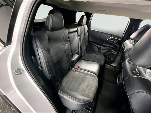 Used 2022 Mitsubishi Outlander SE image 23
