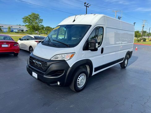 Used 2026 RAM ProMaster 2500 w/ Convenience Group FWD image 2