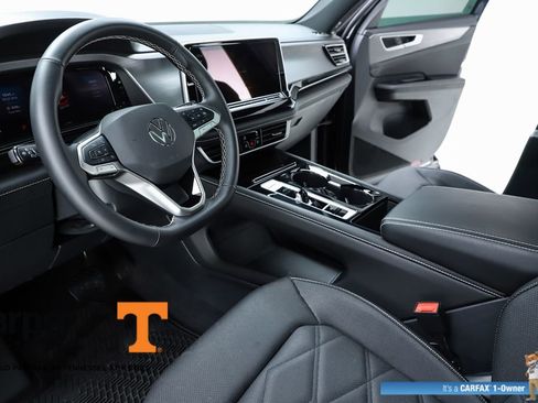 Used 2025 Volkswagen Atlas Cross Sport SE w/ Panoramic Sunroof Package image 19