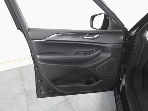 New 2025 Jeep Grand Cherokee L Altitude image 7