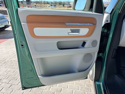 New 2025 Volkswagen ID. Buzz Pro S Plus image 13