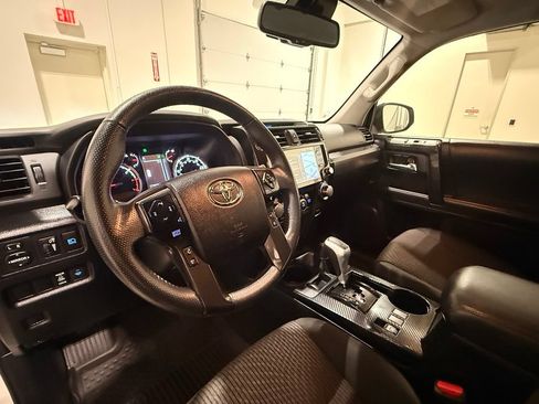 Used 2023 Toyota 4Runner TRD Off-Road AWD/4WD image 17