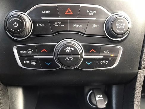 Used 2019 Dodge Charger SXT AWD/4WD image 28