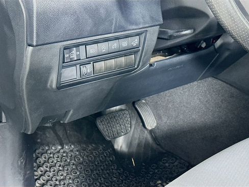 Used 2022 Toyota Tundra SR5 w/ SR5 Convenience Package image 10