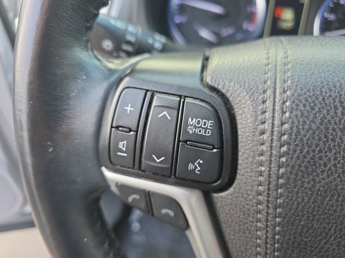 Used 2019 Toyota Highlander AWD V6 image 31