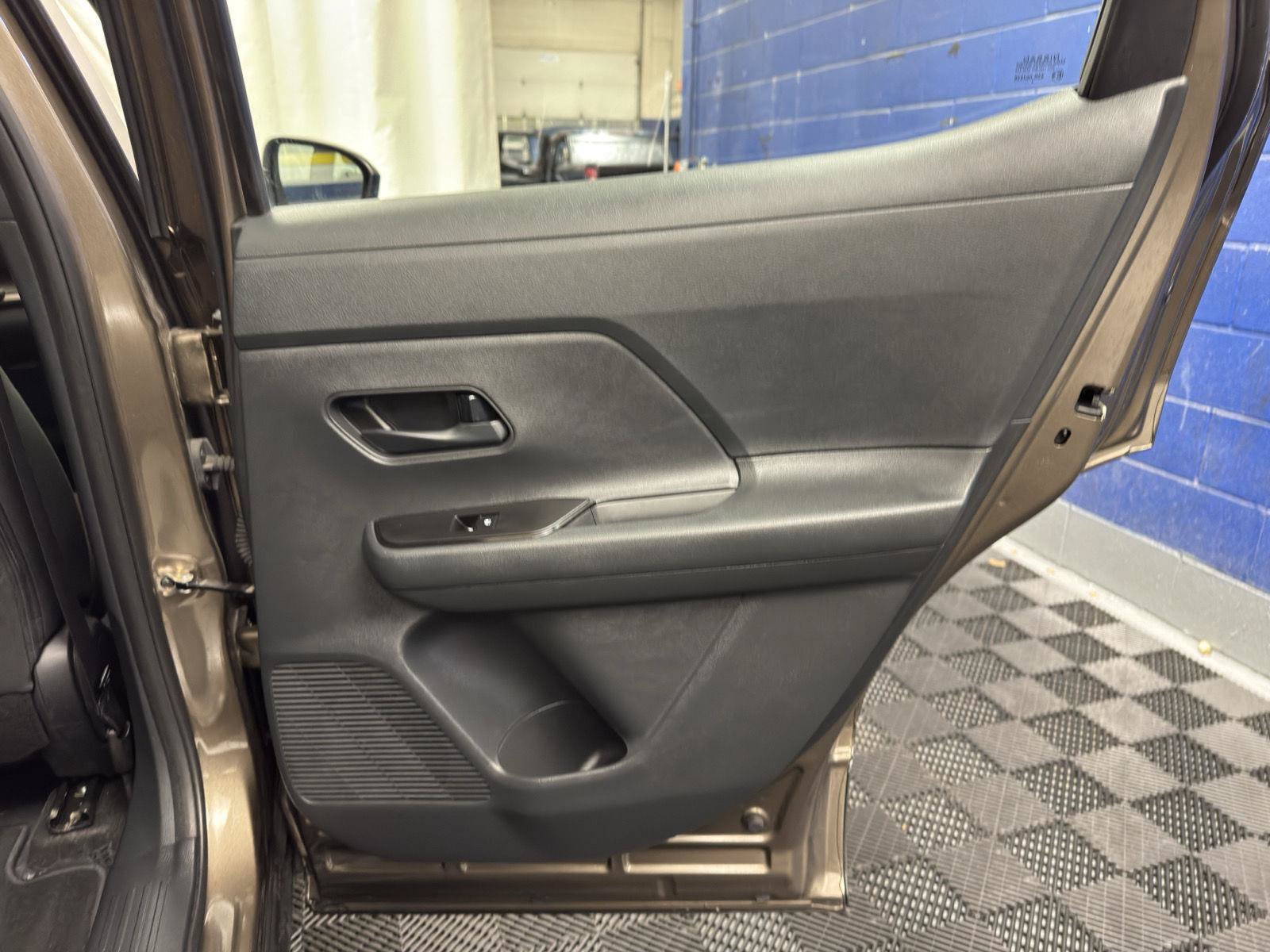 Used 2025 Nissan Kicks S AWD/4WD image 35