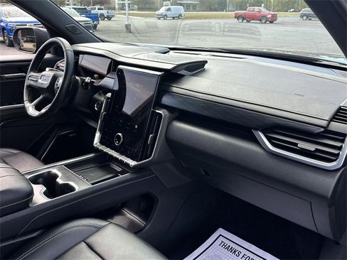 Used 2024 GMC Acadia Elevation image 28