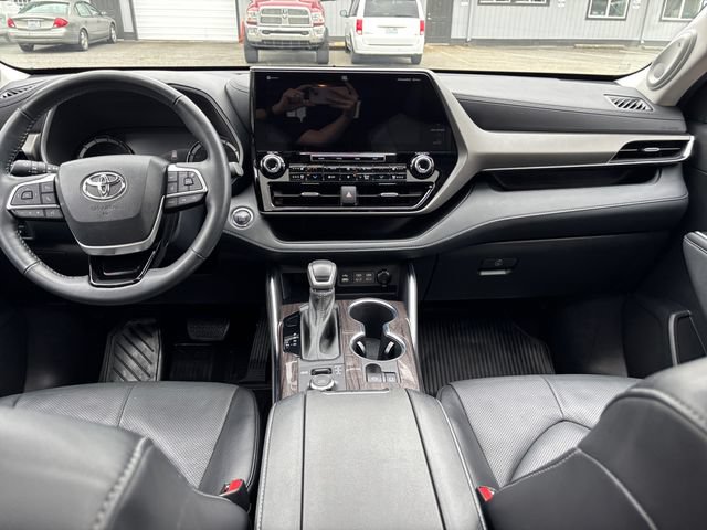 Used 2022 Toyota Highlander Limited AWD/4WD image 21