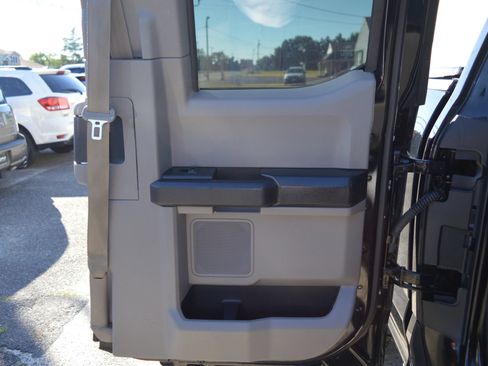 Used 2016 Ford F150 XL w/ Equipment Group 101A Mid AWD/4WD image 24