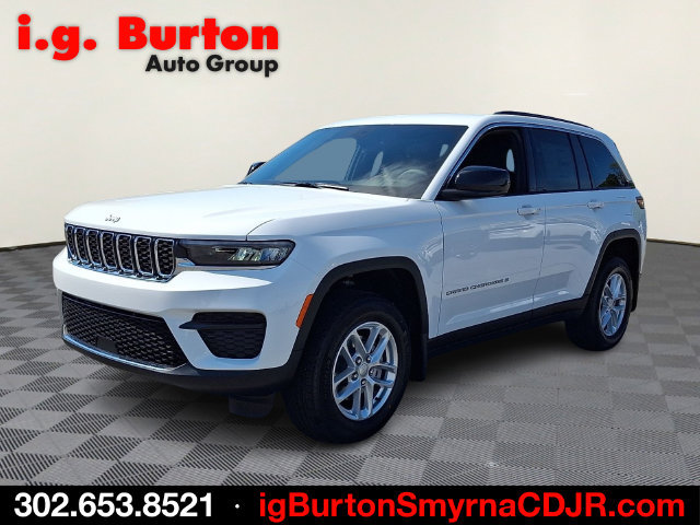 New 2026 Jeep Grand Cherokee Laredo w/ MOPAR Finishing Package AWD/4WD image 2