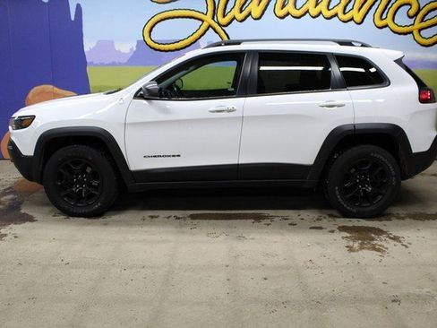 Used 2020 Jeep Cherokee Trailhawk image 8