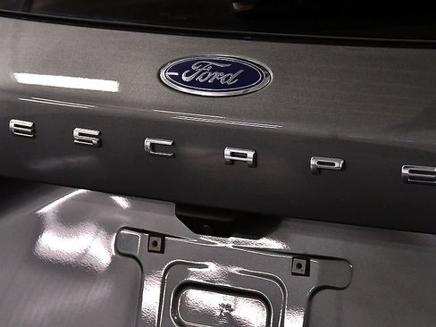Used 2022 Ford Escape SE w/ SE Sport Appearance Package AWD/4WD image 11